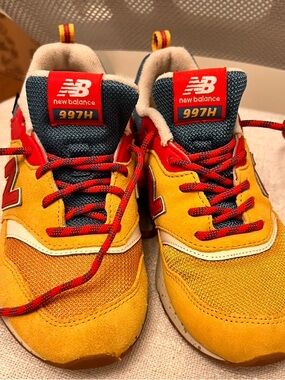 EUC 2022 New Balance 
997H Little Kid 'Varsity Gold Multi' Sz. 3